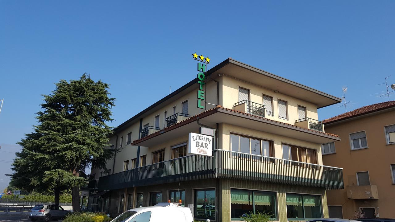 Hotel Dei Pini 梅多拉戈 外观 照片