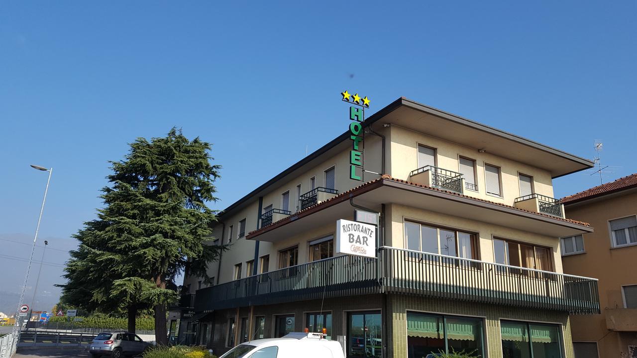 Hotel Dei Pini 梅多拉戈 外观 照片